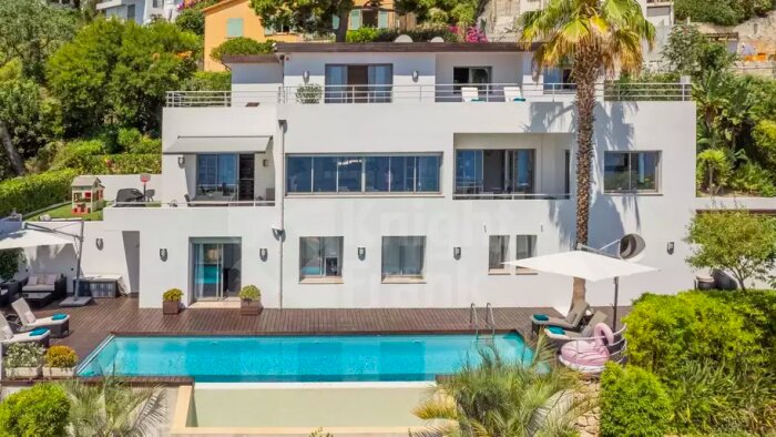 Villa en vente sur BellesPierres, à Èze (06). Prix : 5 950 000 euros - © ESTATE PRESTIGE KNIGHT FRANK - CAP FERRAT