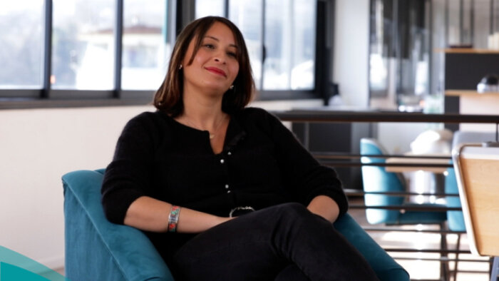 Hanane Zineddaine, directrice de l’agence L’Adresse au Kremlin-Bicêtre (Val-de-Marne). - © D.R.