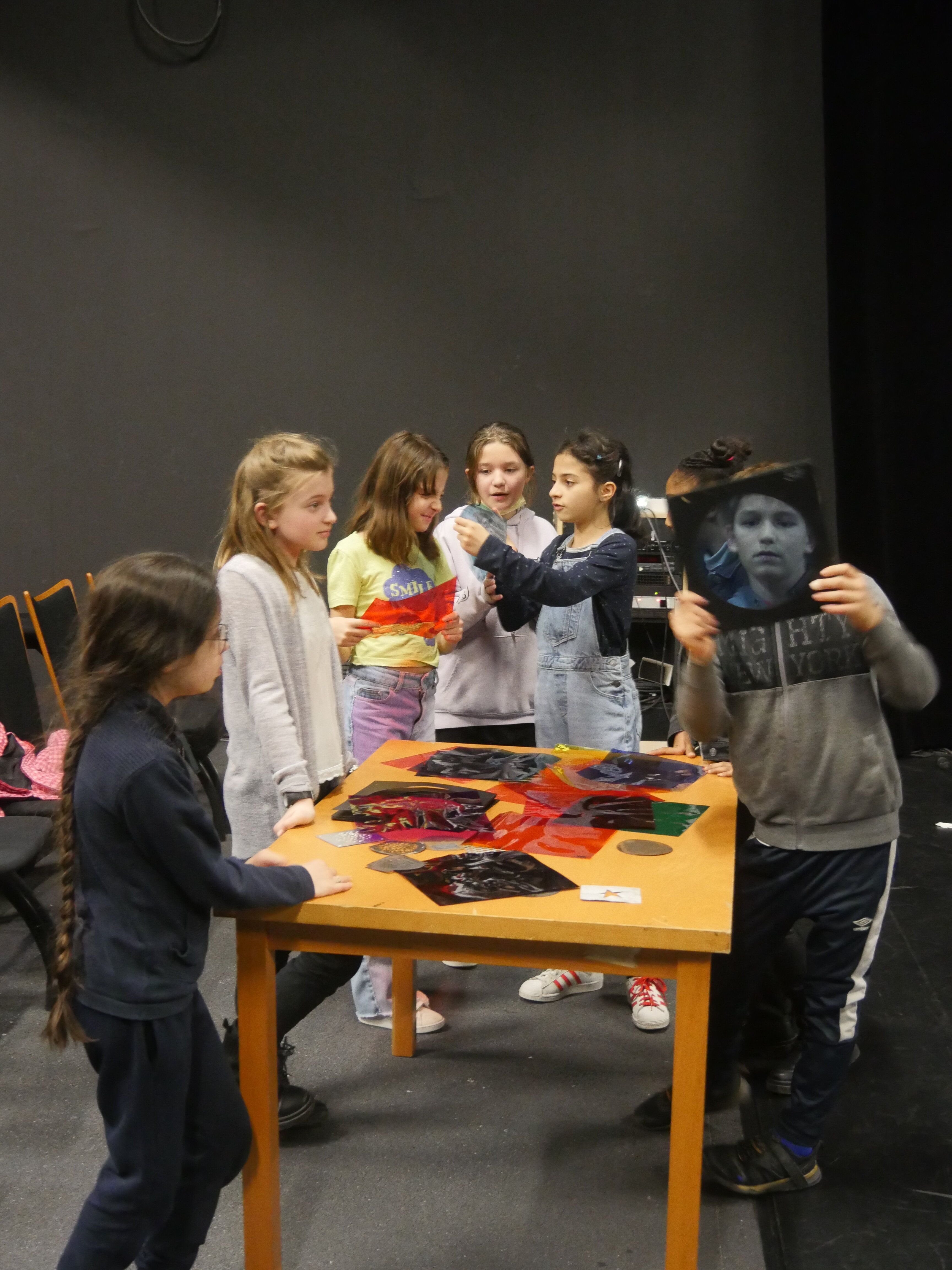 Une classe en cours d’atelier.  - © Espace des Arts