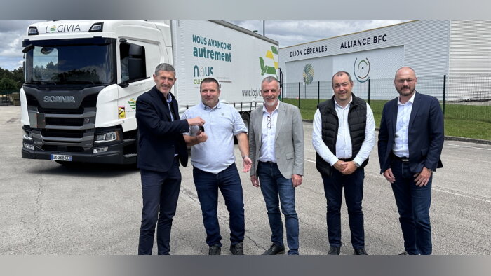 Dijon Céréales, un camion hybride Oléo 100