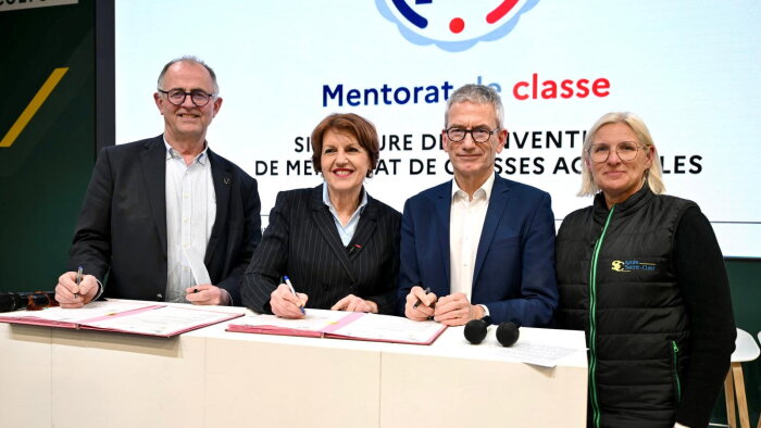 Patrick Tetard, LCA, Annie Genevard, Philippe Grié, Terrena, et Muriel Gras, lycée Saint-Clair (44) - © Terrena