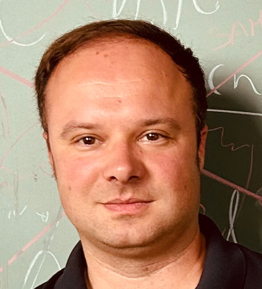 Pierre Sokol enseigne la négociation aux étudiants de première année de BUT techniques commerciales. - © D.R.