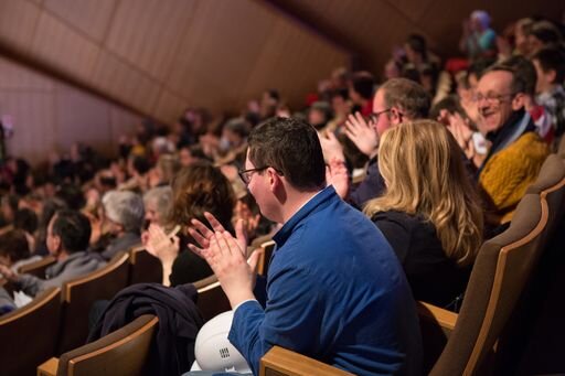 Un spectateur du dispositif relax à Vincennes. - © Thierry Guillaume