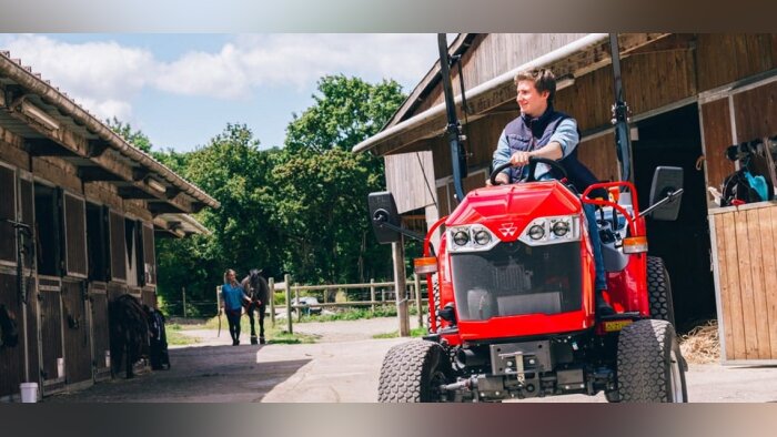 La nouvelle série Massey Ferguson MF 1700 M offre des dimensions compactes et des performances élevées