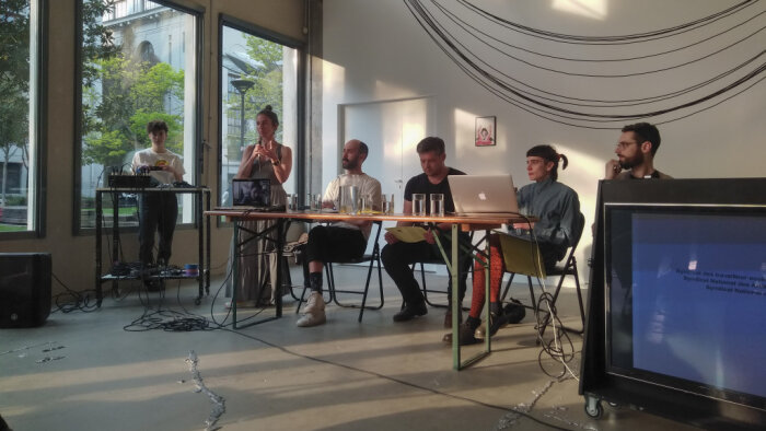 Rencontre avec la Buse et la SNAP CGT à Bétonsalon (Paris 13e). - © La Buse