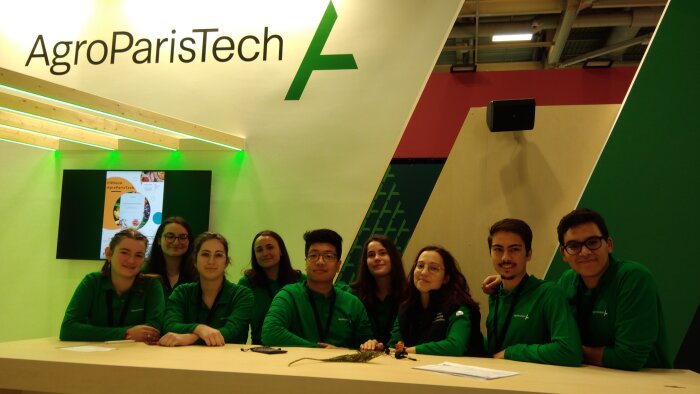 Les étudiants d’AgroParisTech présentent leur école au Salon international de l’agriculture. - © IC / Campus Matin
