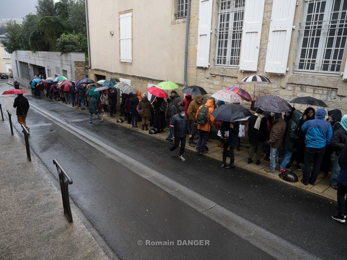 File d’attente lors de l’action de désobéissance civile le 23 janvier 2021.  - © Romain Danger
