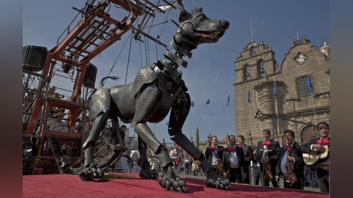 L’installation de Royal De Luxe dans le cadre de Villeurbanne 2022. - © Serge Koutcinsky / Royal de Luxe