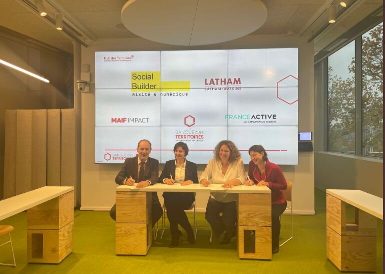 Signature de la convention de financement de Social Builder (2 décembre 2022) - © Social Builder