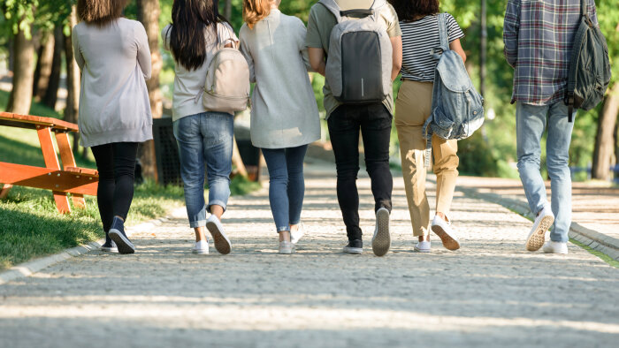 Enseigner en extérieur fait pleinement partie de l’éducation dans les pays scandinaves. - © Freepik/drobotdean