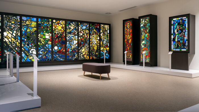 La salle du vitrail moderne au Musée du verre - © Christian Gobert