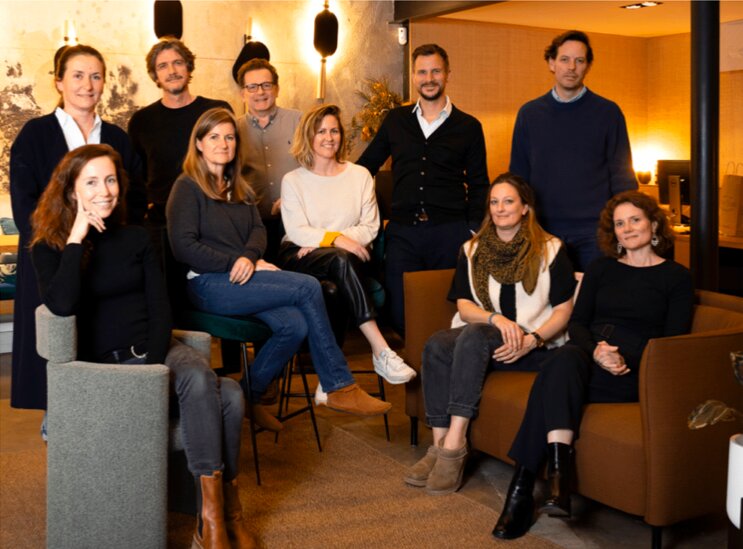 Les équipes d’Arcachon, Royan et La Rochelle avec les fondateurs de l’agence Archik Amandine et Sébastien Coquerel, au centre. - © Edwige Lamy