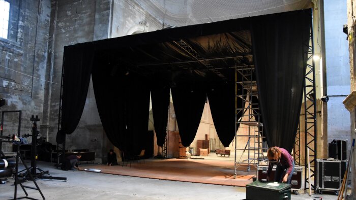 Le montage du studio mobile.  - © Vanessa Monteil.