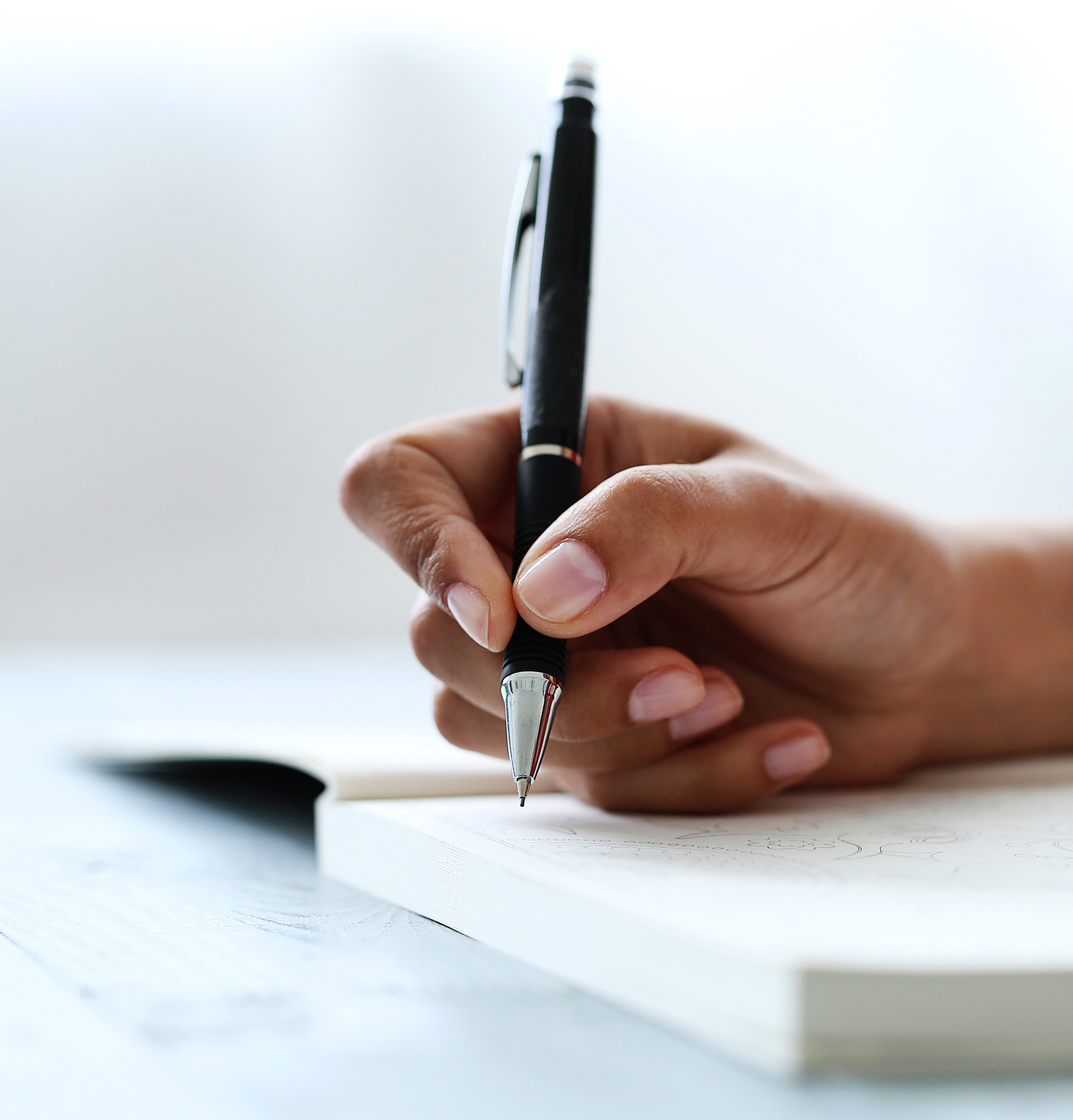 La revue accepte des articles entre 10 000 et 40 000 caractères. - © Freepik/ Yeko Photo Studio