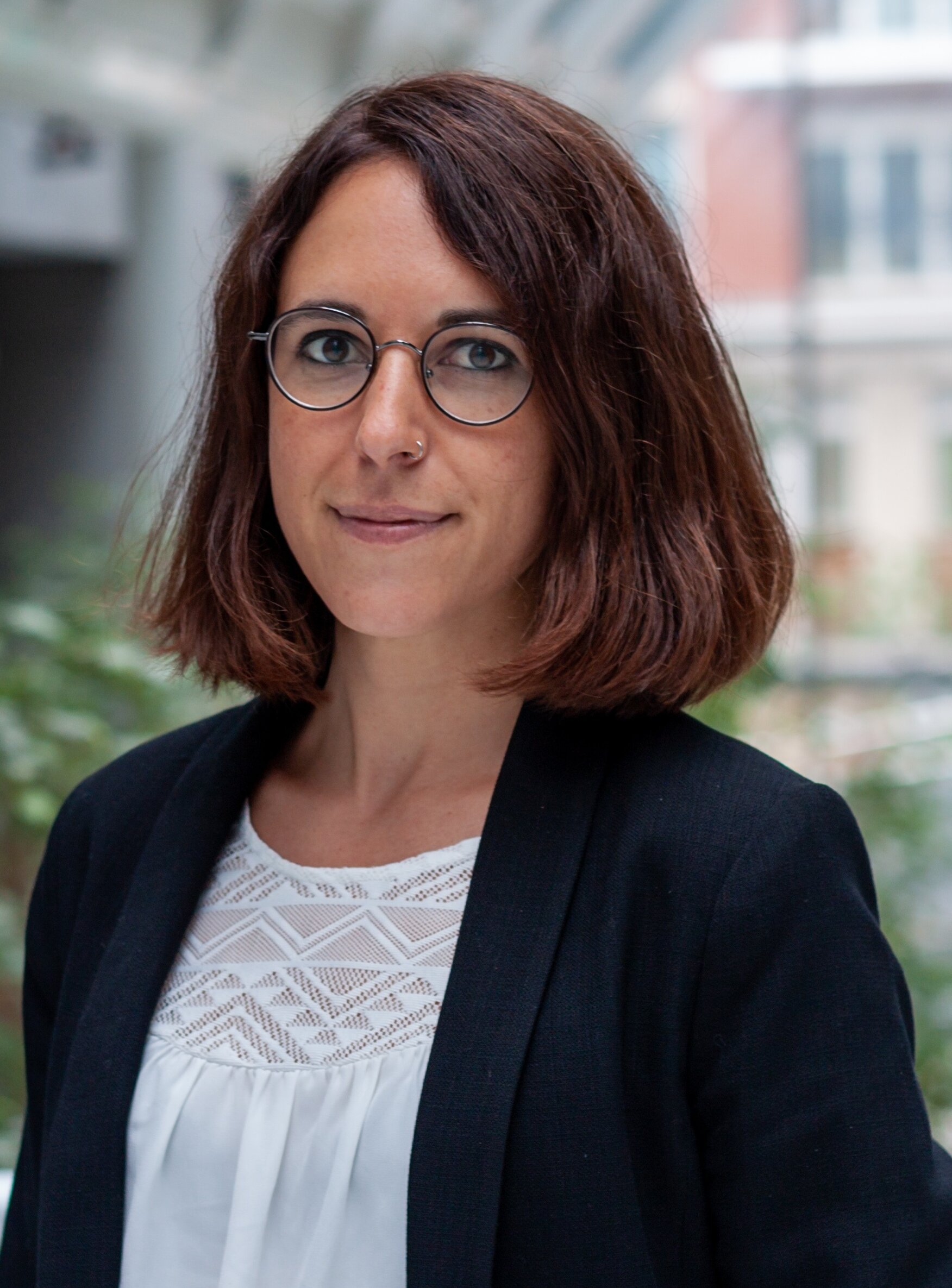 Avec trois masters, Cora Beck est spécialiste linguistique et formation - © D.R.