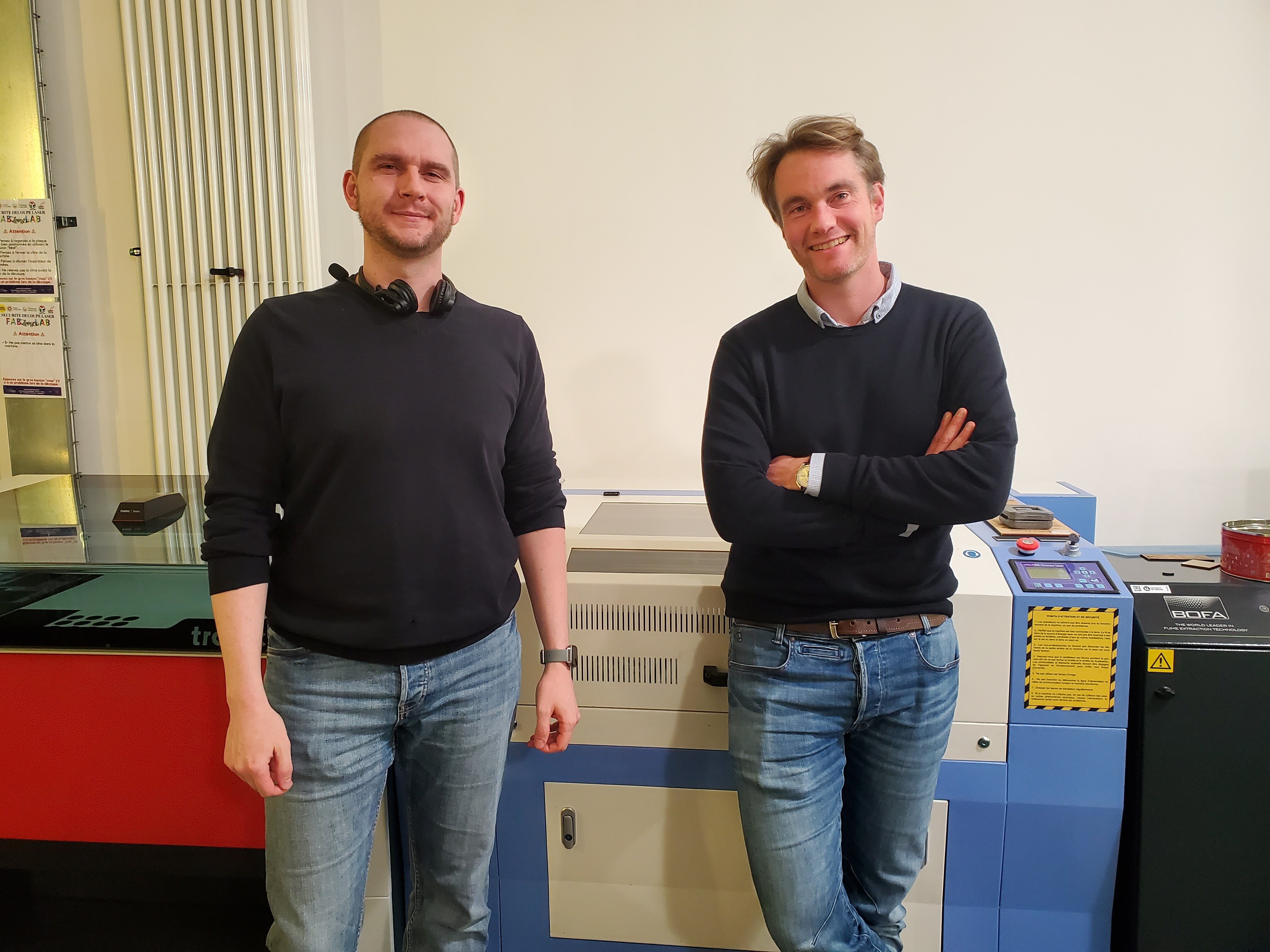 Benjamin Ennesser-Serville travaille au quotidient avec Laurent Dupont, ingénieur de recherche, co-fondateur et responsable scientifique du LF2L. - © NT