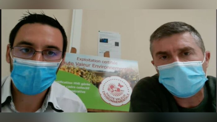 Alexandre Moreau, référent technique Qualisol et Jérôme Delfour, viticulteur. - © D.R.
