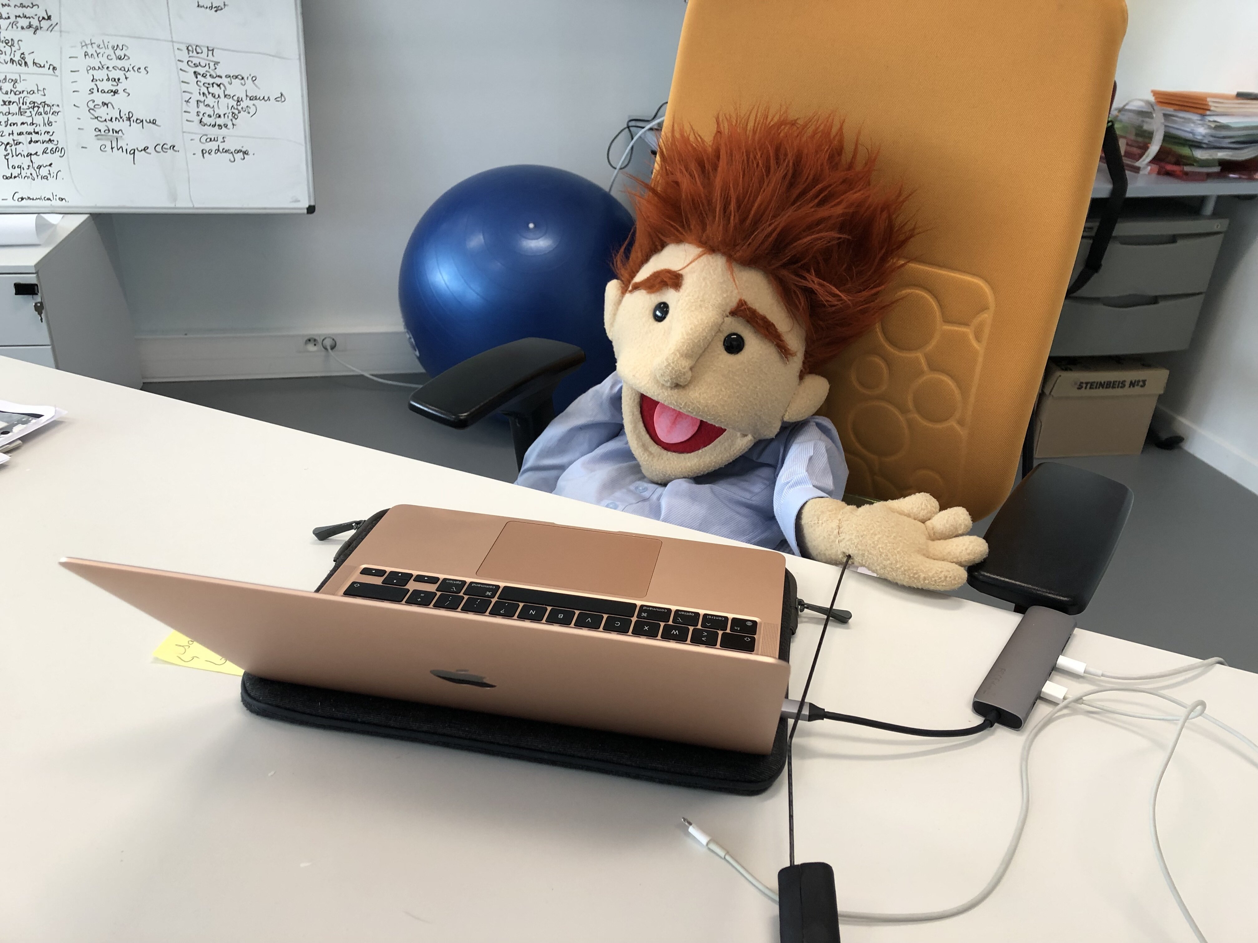 Armand MacClown a son propre compte X (auparavant Twitter) ! - © Campus Matin