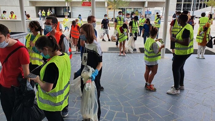 « Un but commun : rendre plus propres les abords de notre lieu d’étude et de travail »