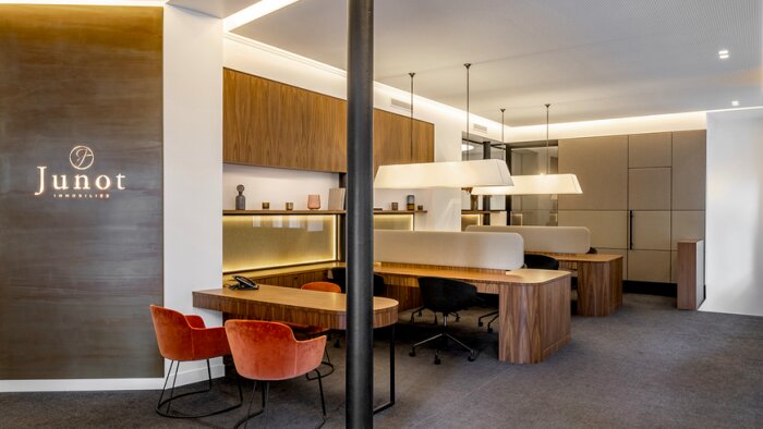 Agence immobilière Junot, rue de Grenelle, Paris 7e - © D.R.