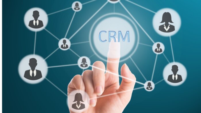 Campus Matin consacre un dossier à l’évolution des CRM en lien avec l’IA. - © Canva