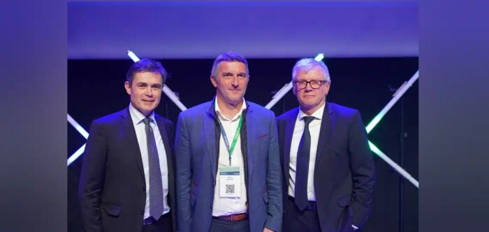 (de g à dr) P.-Y. L’Anthoën, DG, Benoît Verger (Axéréal bio) et J.-F. Loiseau, président d’Axéréal - - © D.R.