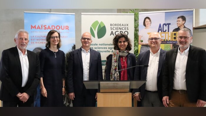 De gauche à droite : Jean-Pierre Raynaud, vice-président de la région Nouvelle-Aquitaine ; Sabine B - © D.R.