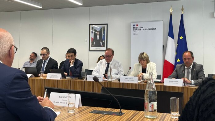 Réunion de remise du rapport sur le statut du bailleur privé, le 30 juin 2025. - © A.T.