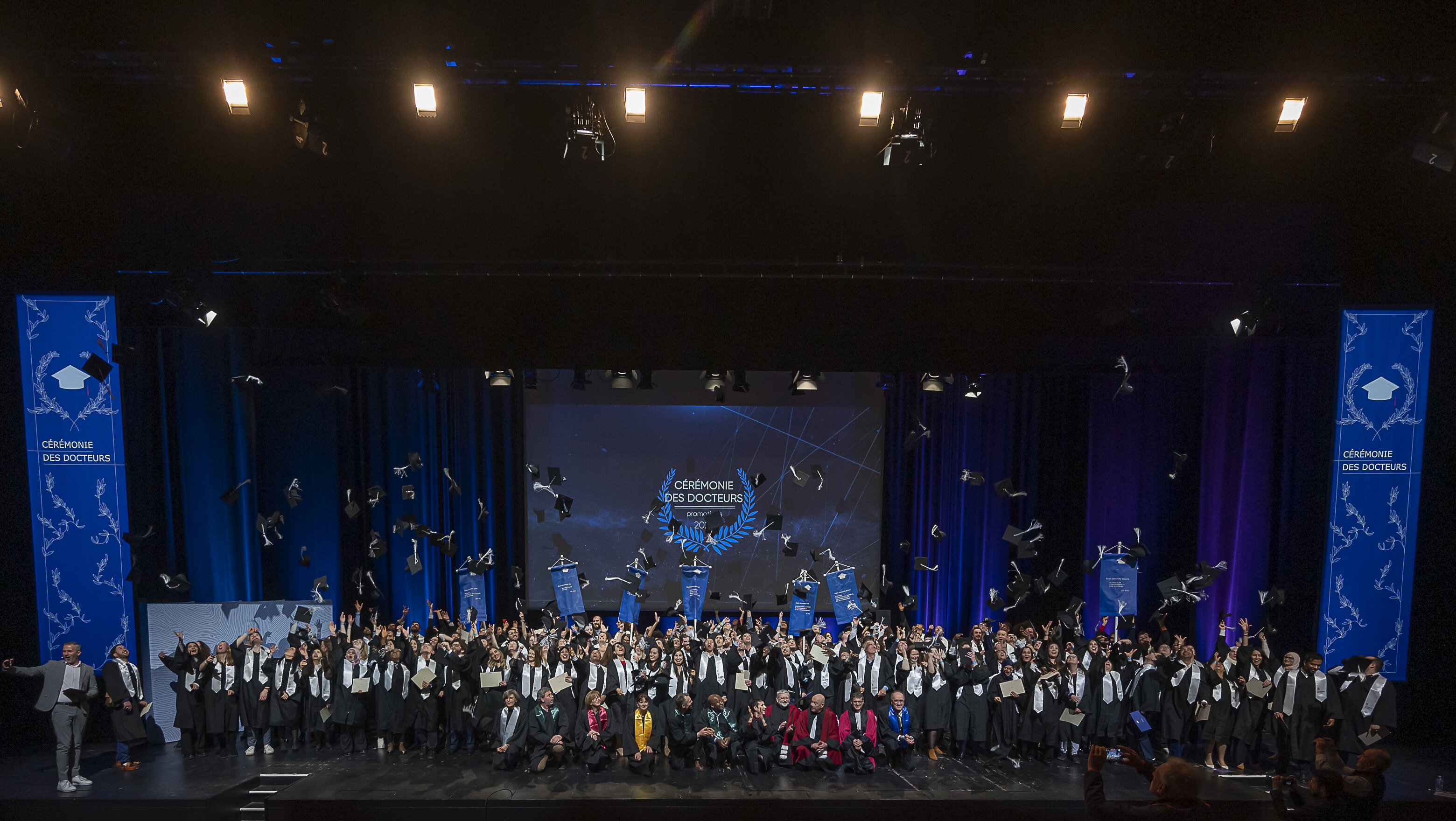 Le lancer de mortiers conclut la cérémonie des docteurs. - © Université de Lille