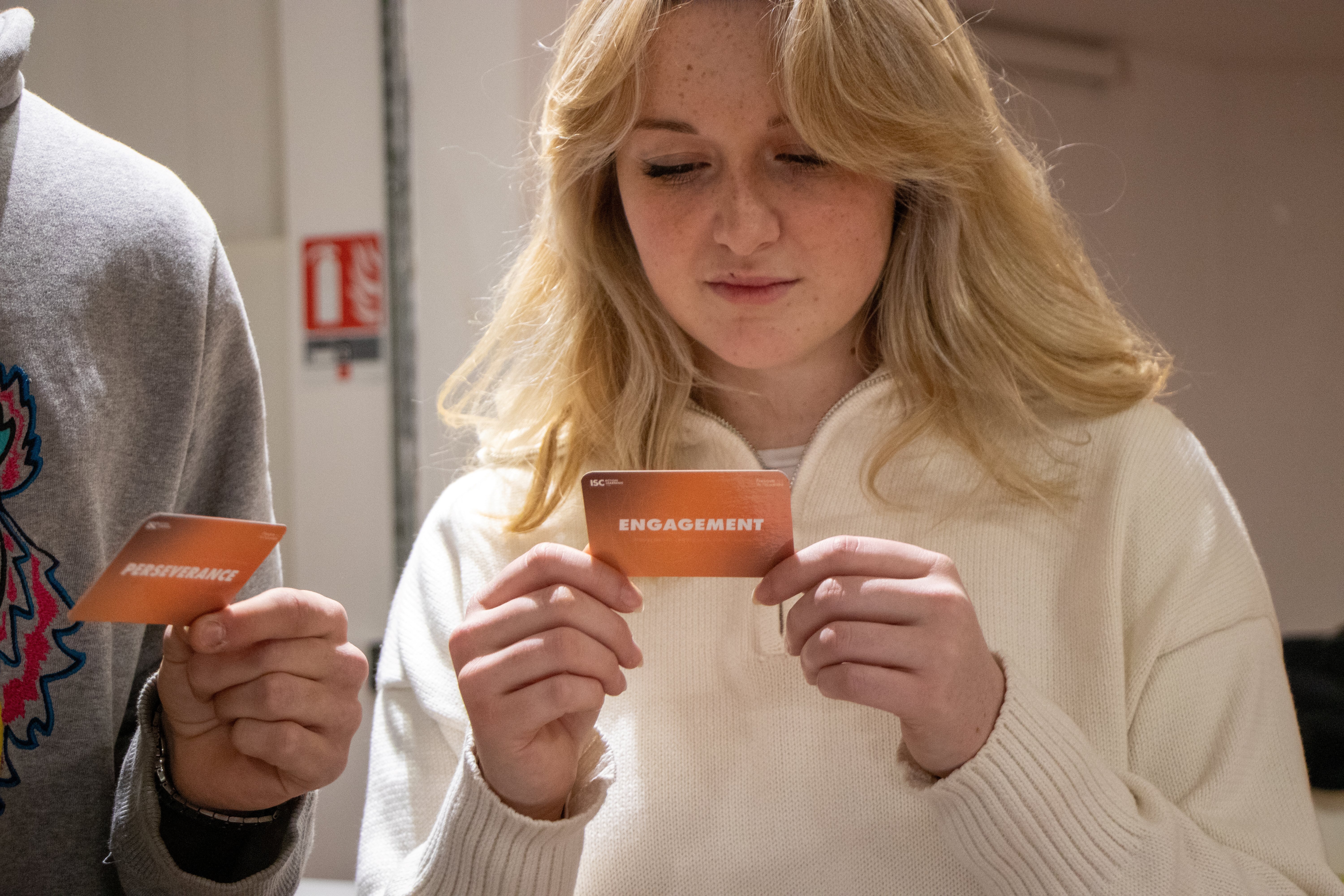 Léa Descombes et Sydonie Chopinet ont animé une fresque de l’apprendre sur la santé, le 9 novembre 2023.  - © ISC Paris