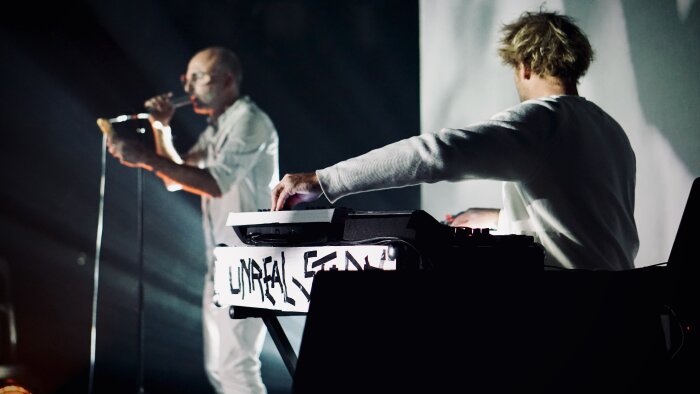 Fred Nevché et Simon Henner en live à l’Aéronef (Lille) le 16 octobre dernier - © Martin Sojka