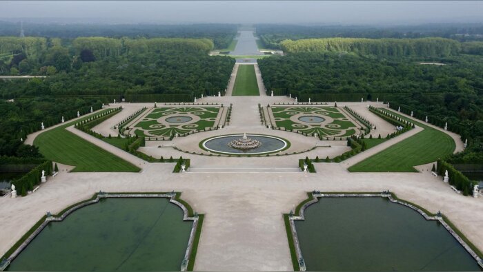 450 chênes ont été replantés sur une allée du site, grâce au soutien du groupe. - © Château de Versailles